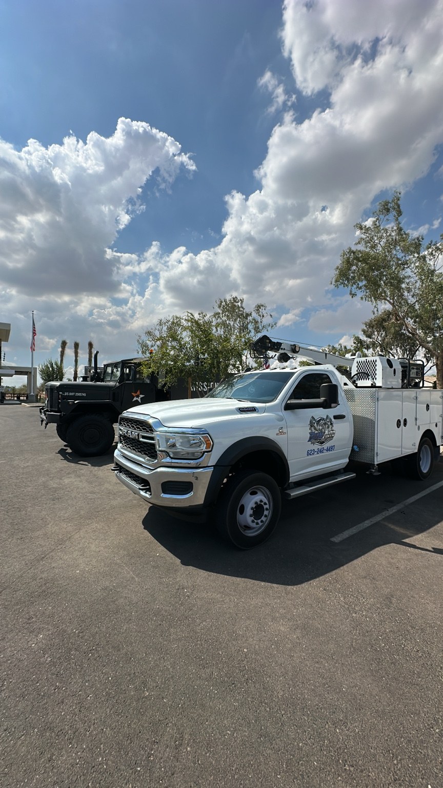 Beam crane service truck
